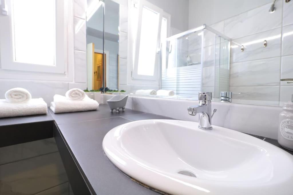 Restful Apartment - Syntagma Square Athens Ngoại thất bức ảnh